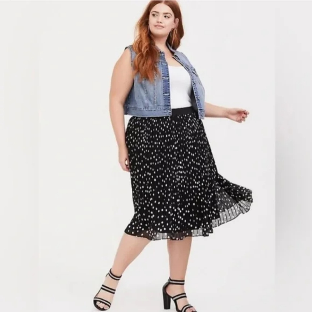 Torrid Black Polka Dot Midi Chiffon Pleated Skirt Size 4 (X)